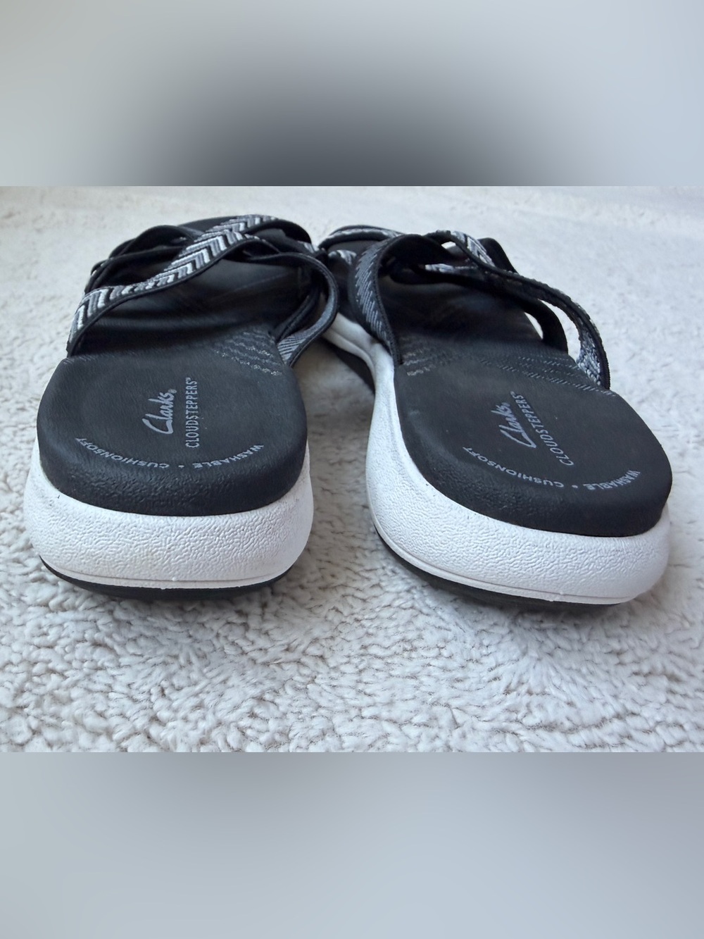Like New Clarks Black & White Strappy Cloudsteppers Slip-On Sandals Women 8.5 - Picture 5 of 7